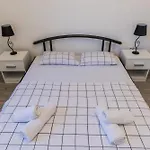 Apartment Antonio On The Seafront With Garden *