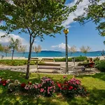 Apartment Antonio On The Seafront With Garden