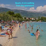 Apartment Antonio On The Seafront With Garden Kastela