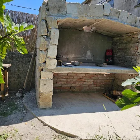 Apartment Antonio On The Seafront With Garden Kastela