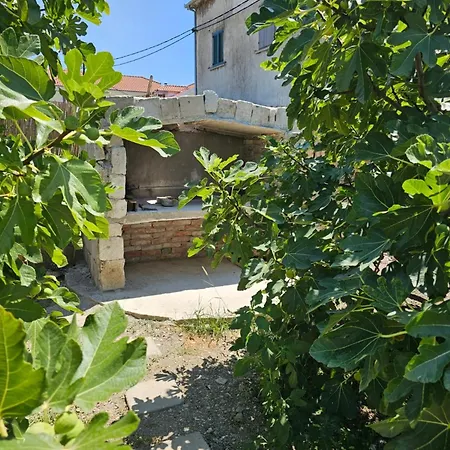 Antonio On The Seafront With Garden Apartment