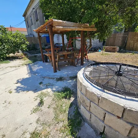 Apartamento Antonio On The Seafront With Garden